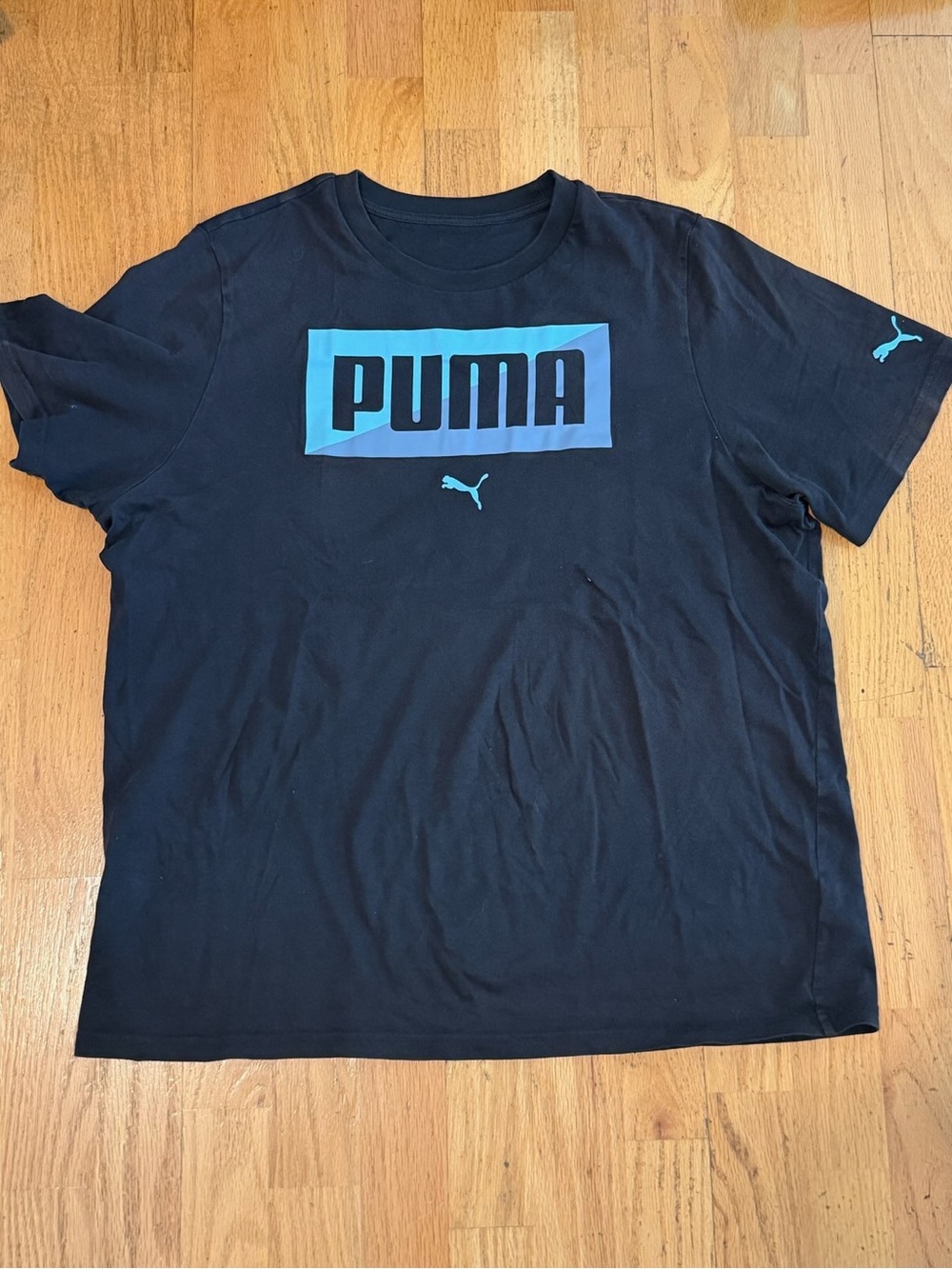 Puma black t-shirt with blue PUMA logo and cat silhouette #athletic #sporty